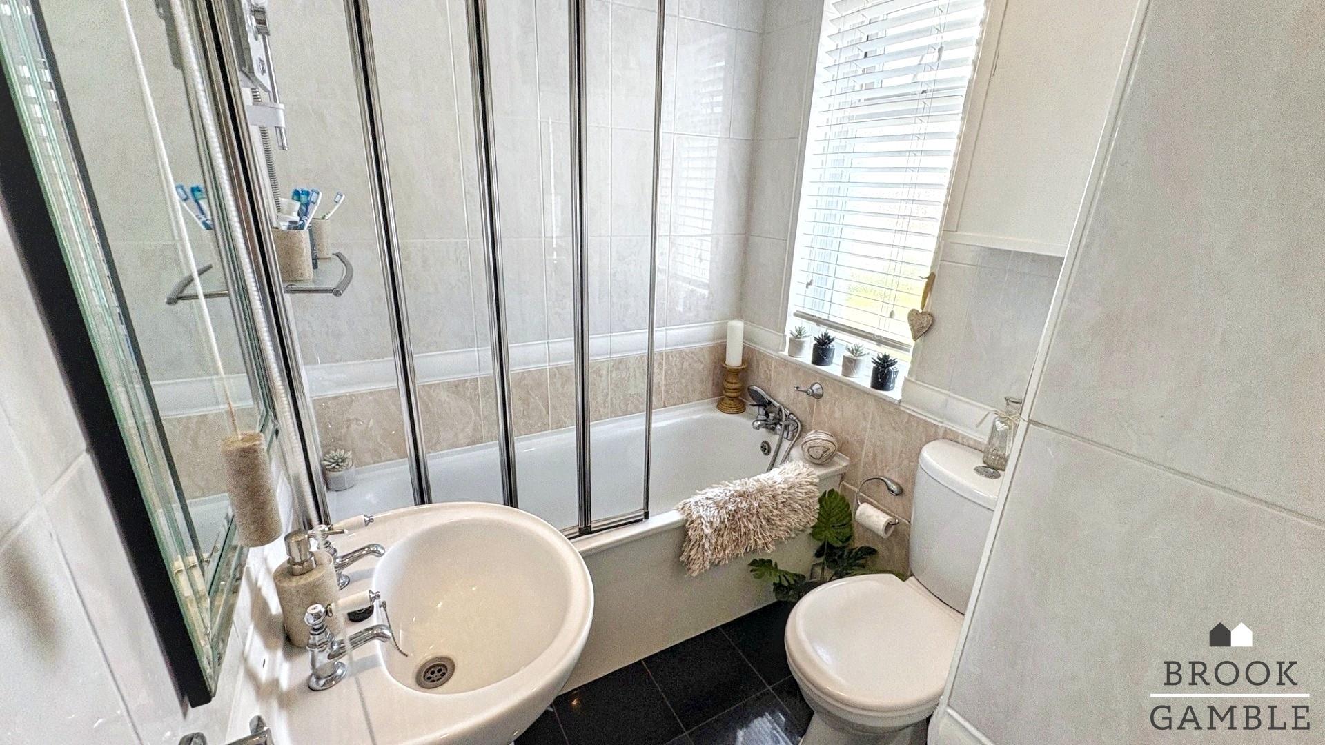 3 Bedroom House. Downs Avenue in Eastbourne, East Sussex 13